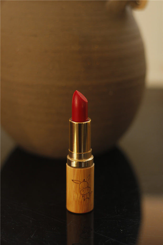 Natural inedible plant lipstick